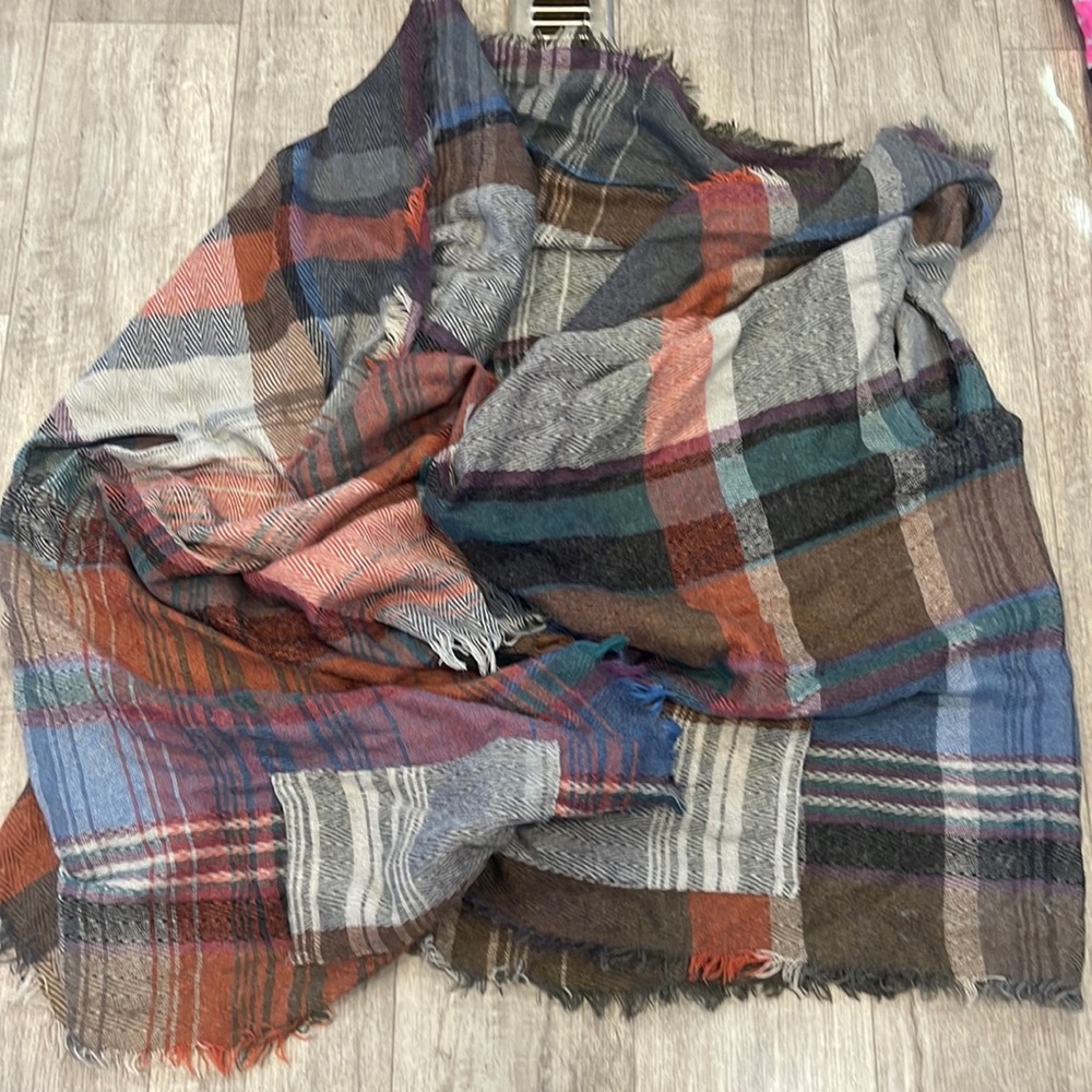 One size fits all plaid wrap with pockets